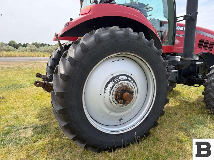 2010-case-ih-magnum-180-image-39