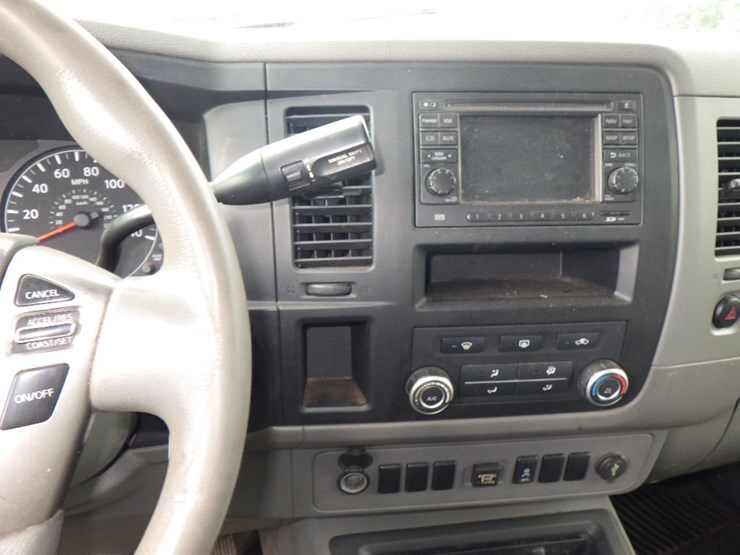 2013-nissan-nv2500-image-21