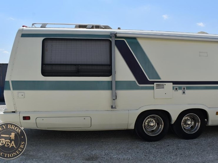 1988-chevrolet-winnebago-42962-image-8