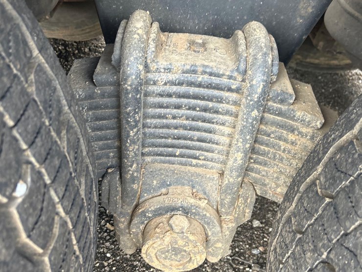 2016-mack-granite-gu713-image-31