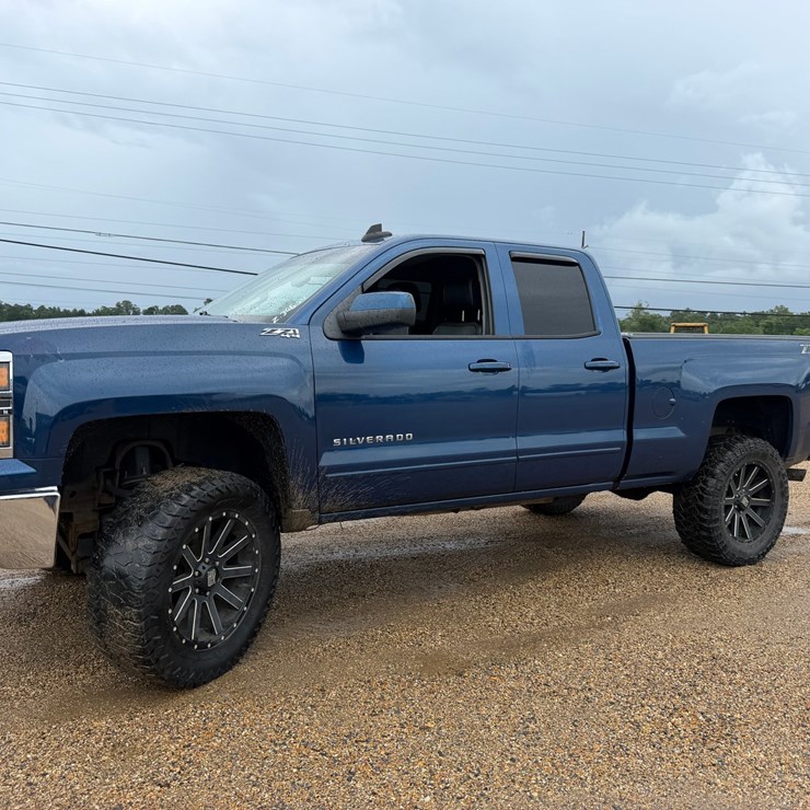#30654 • 2015 CHEVROLET SILVERADO Z71