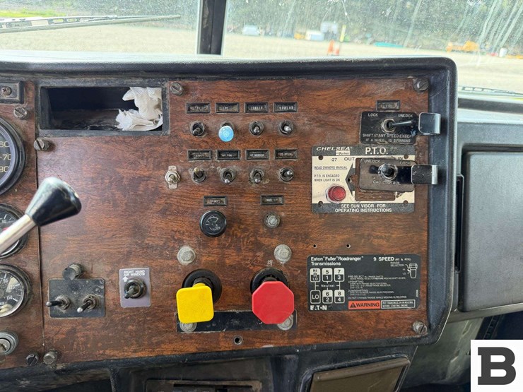 1990-peterbilt-377-image-48