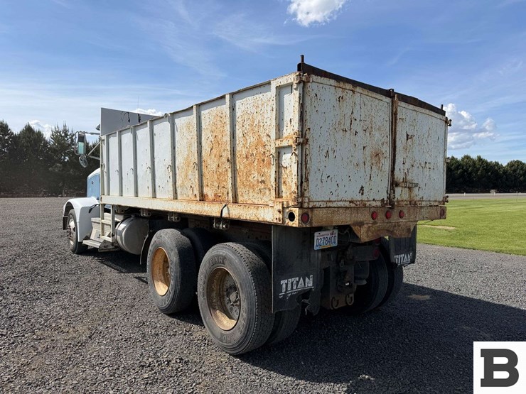 1990-peterbilt-377-image-3