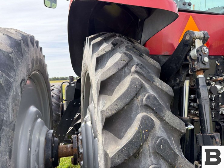 2011-case-ih-magnum-260-image-37