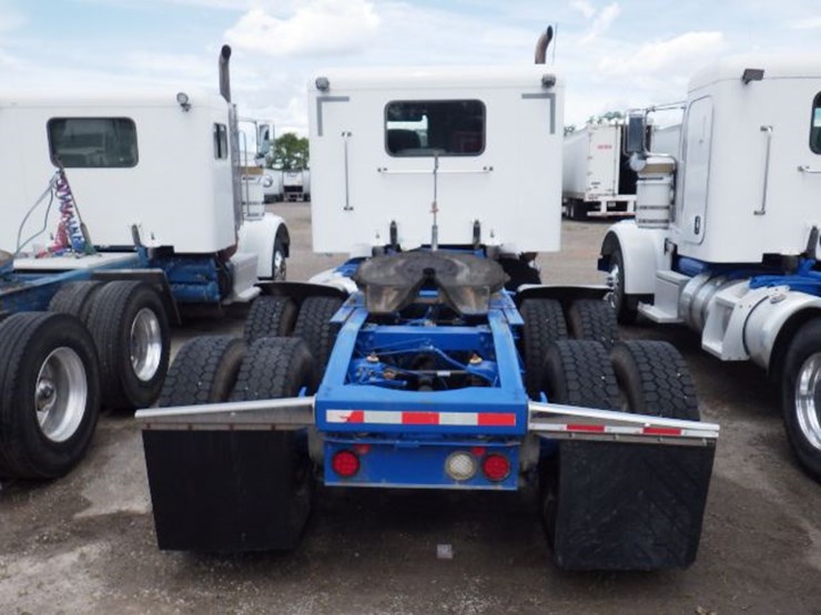 2012-peterbilt-367-image-10