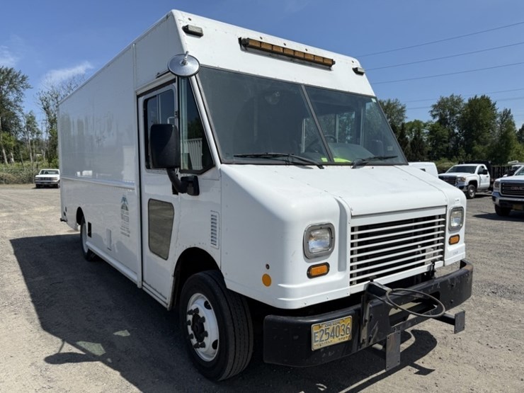 2010-freightliner-mt55-image-2