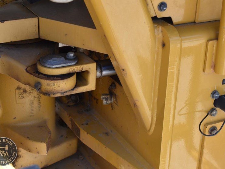 2014-caterpillar-cp56b-image-21