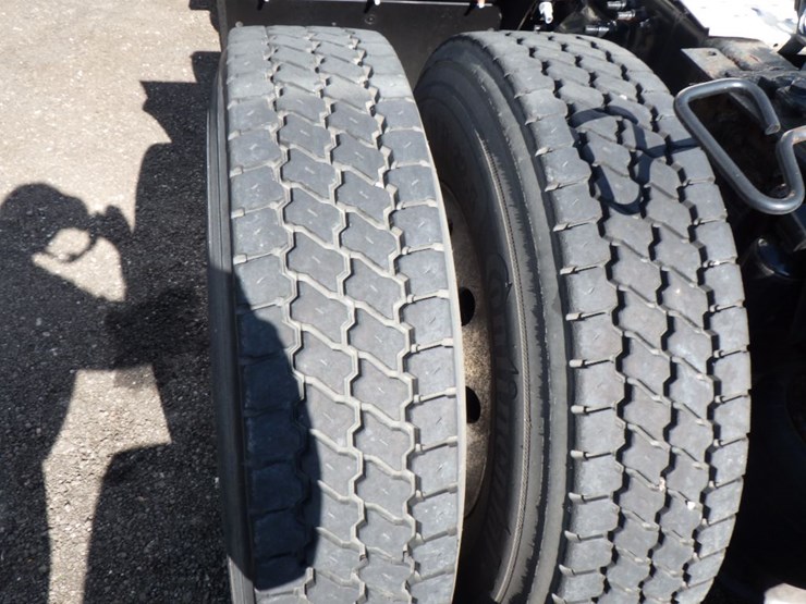 2018-freightliner-cascadia-125-image-15