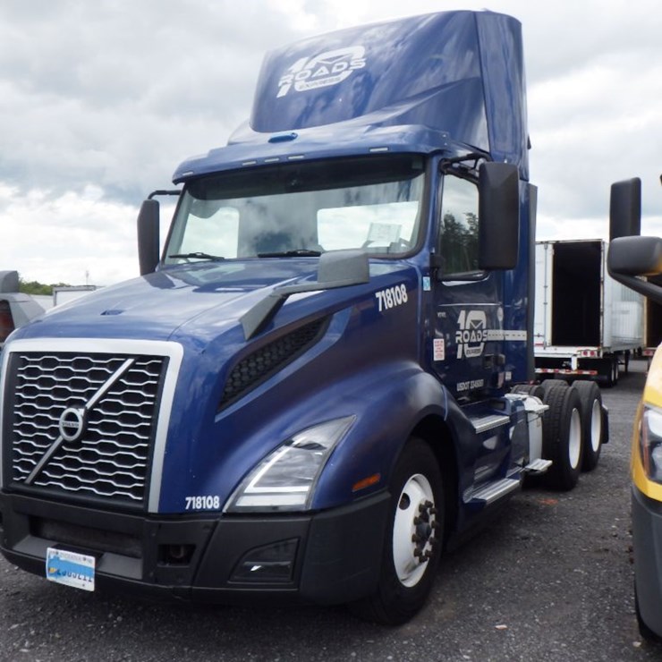2018 VOLVO VNL300