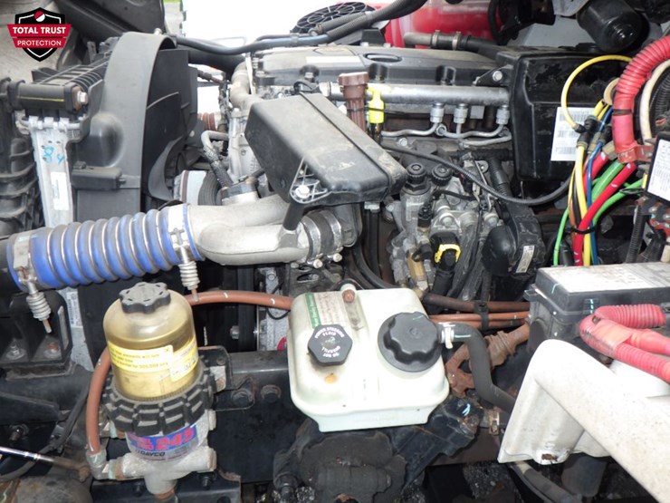 2020-freightliner-m2-106-image-15