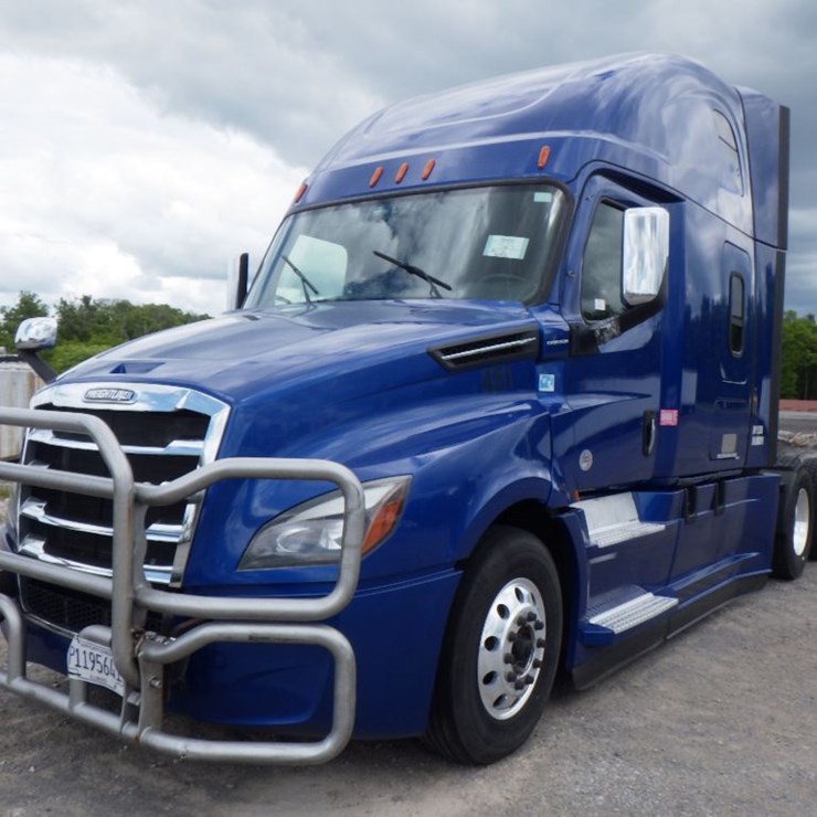 2020 FREIGHTLINER CASCADIA 126
