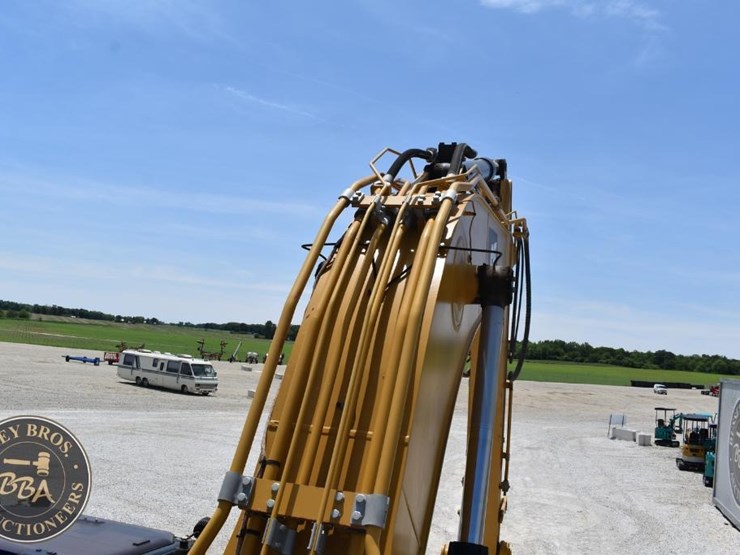 2019-caterpillar-336-image-43