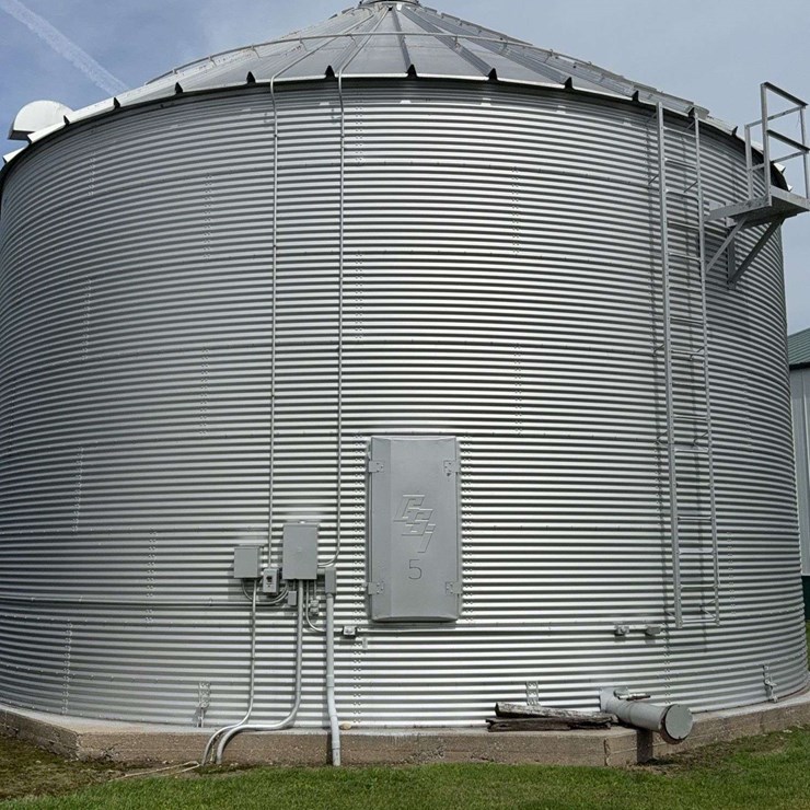GSI 33ft Grain Bin, 2.66 Corrugation, 14,500-15,000-bushel, Bin spreader, 3.9 aeration fan, 2 wells, channel lock floor, 7 ring ( buyers have until December 31st to have the bins removed)