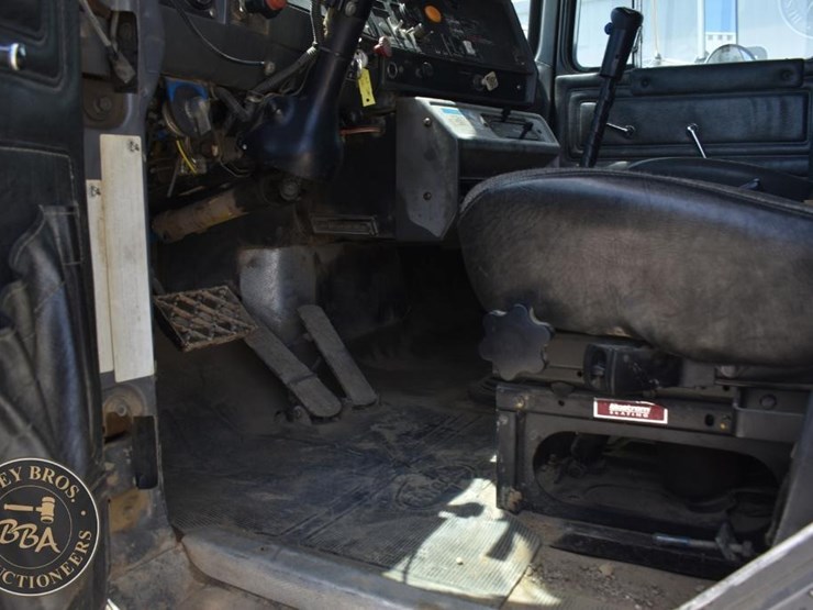 1996-mack-rd688s-image-40