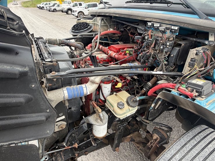 2008-freightliner-m2-106-image-17