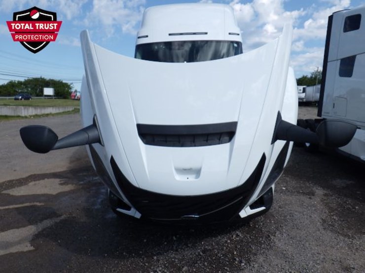 2025-volvo-vnl860-image-25