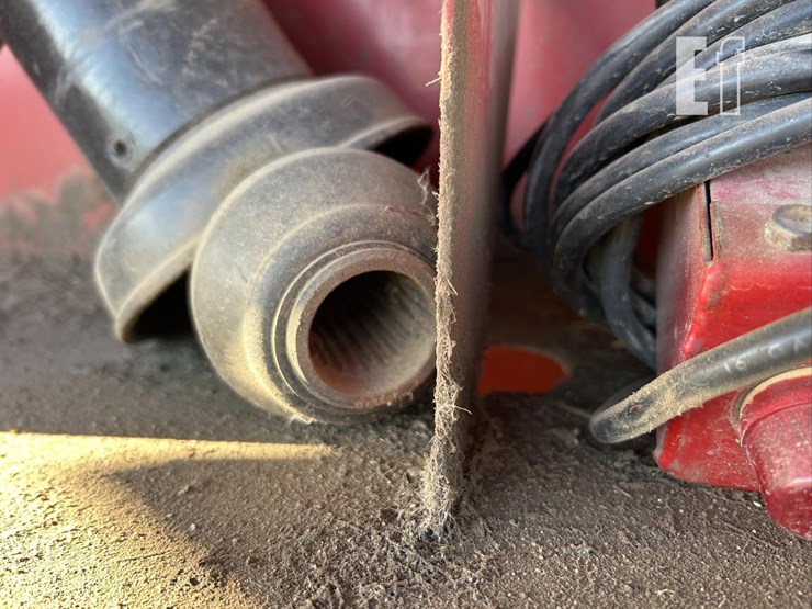 new-holland-660-image-17
