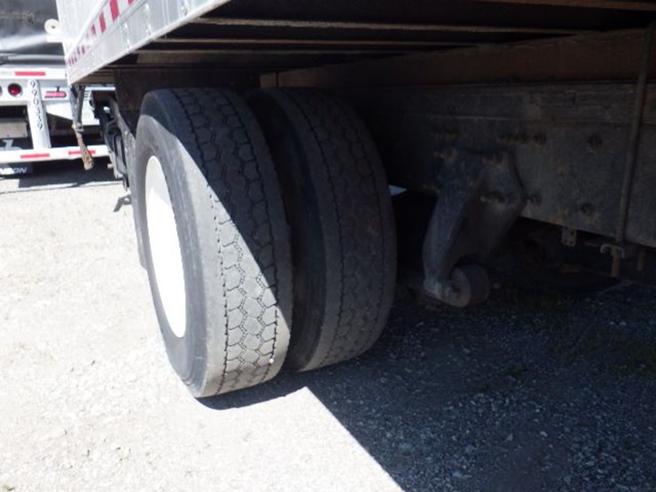 2016-freightliner-m2-106-image-6