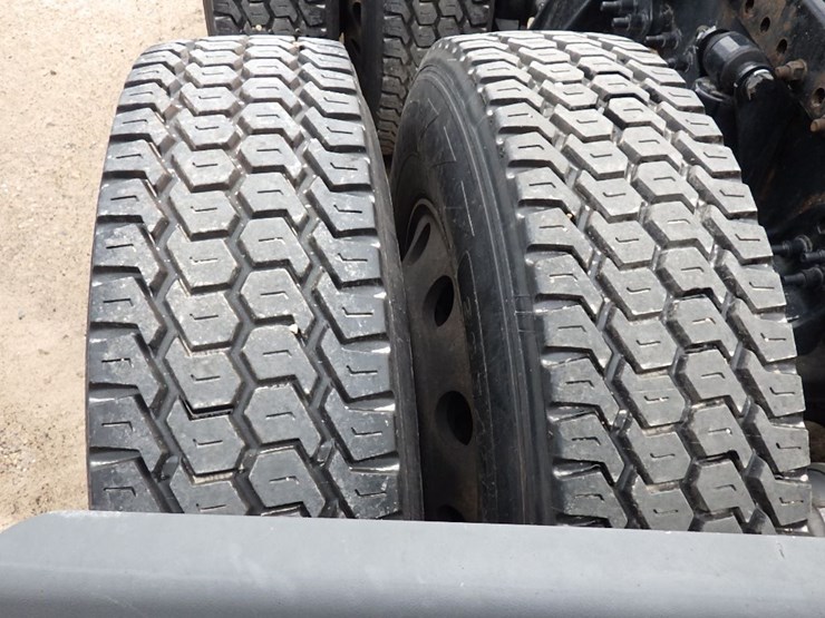 2021-freightliner-cascadia-126-image-9