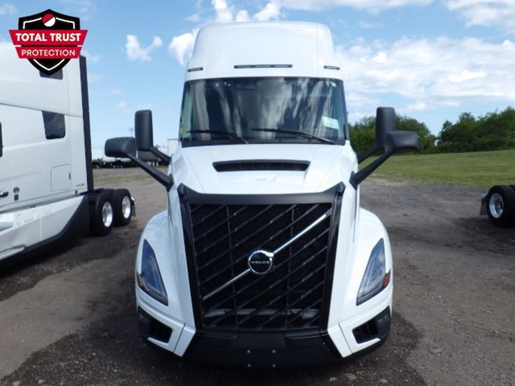 2025-volvo-vnl860-image-2