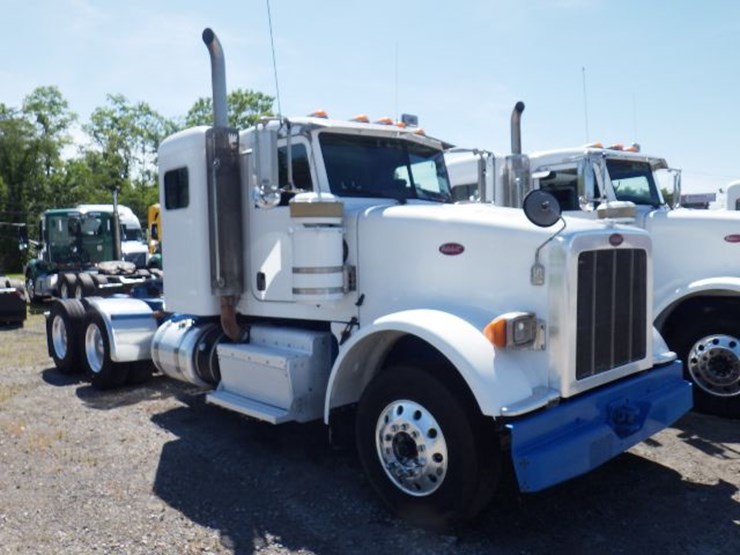 2012-peterbilt-367-image-4