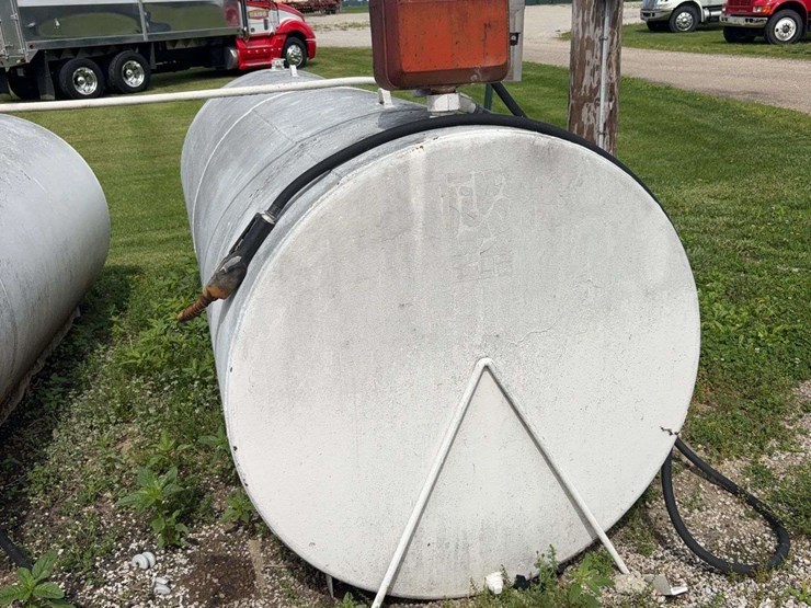 1000-gallon-fuel-tank-with-pump,-diesel-image-2