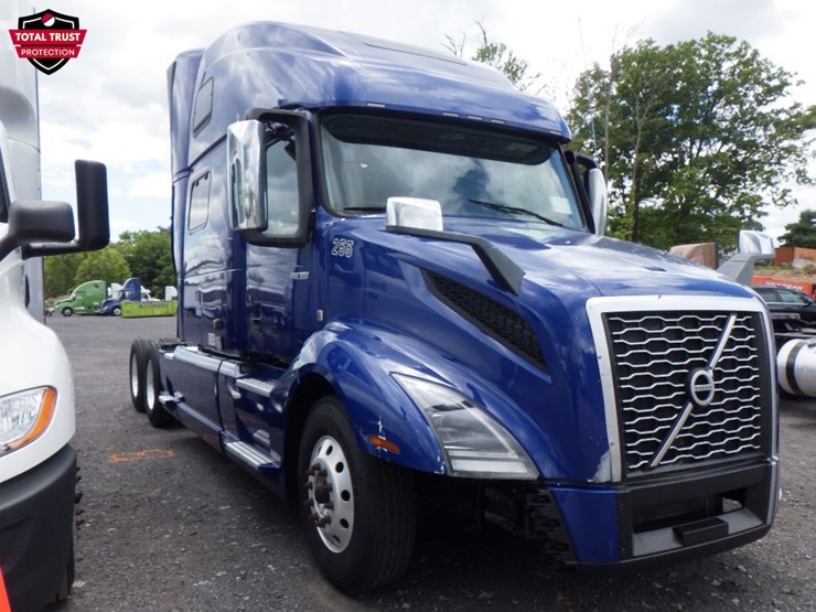 2022-volvo-vnl860-image-4