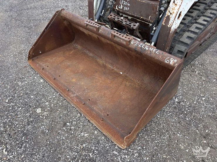 compact-track-loader-skid-steer-image-6