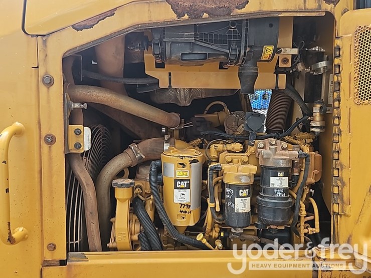 2016-caterpillar-d5k2-lgp-image-16