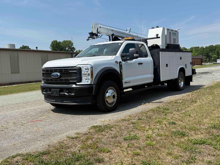 2026-ford-f550-xl-image-1