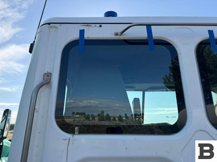 2016-freightliner-cascadia-125-image-70