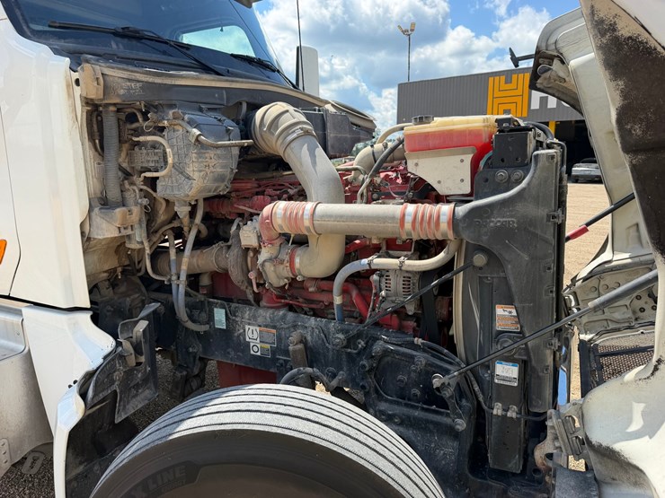 2021-peterbilt-567-image-7