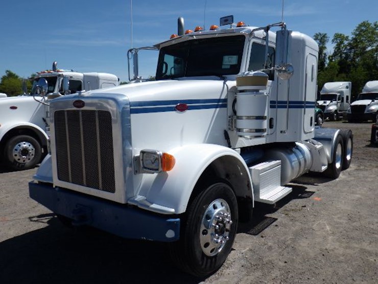 2013-peterbilt-367-image-1