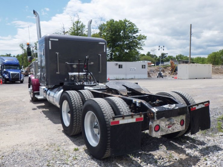 2018-peterbilt-389-image-16