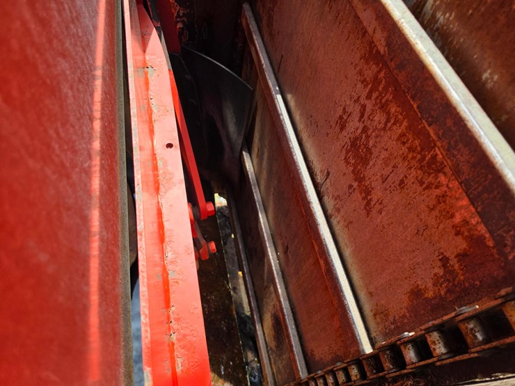 2014-kuhn-knight-vt168-image-3