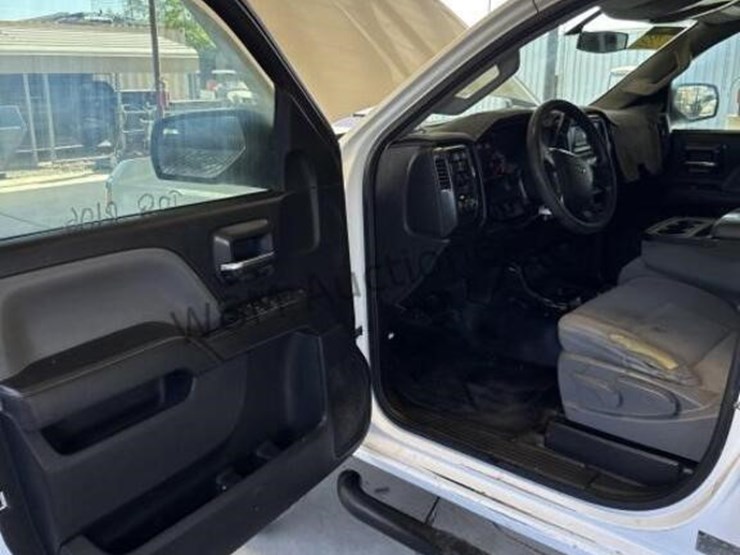 2015-chevrolet-silverado-2500hd-image-27