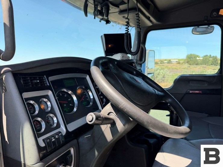 2015-kenworth-t800-image-47