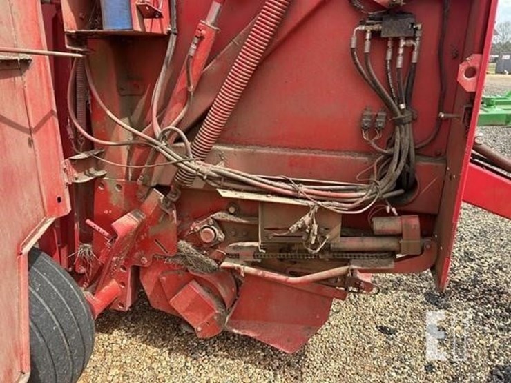 massey-ferguson-1756-image-8