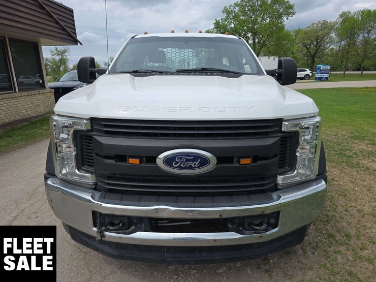 2017-ford-f550-image-10