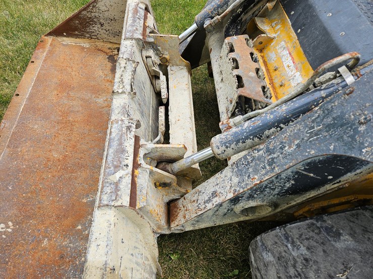 deere-326d-image-12