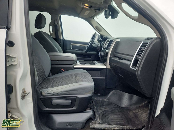 2017-dodge-3500-image-10