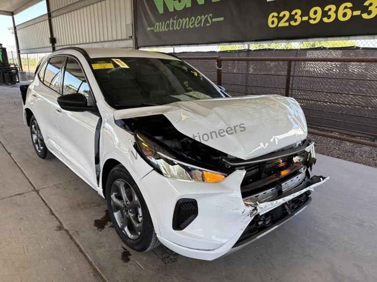 2023-ford-escape-image-2