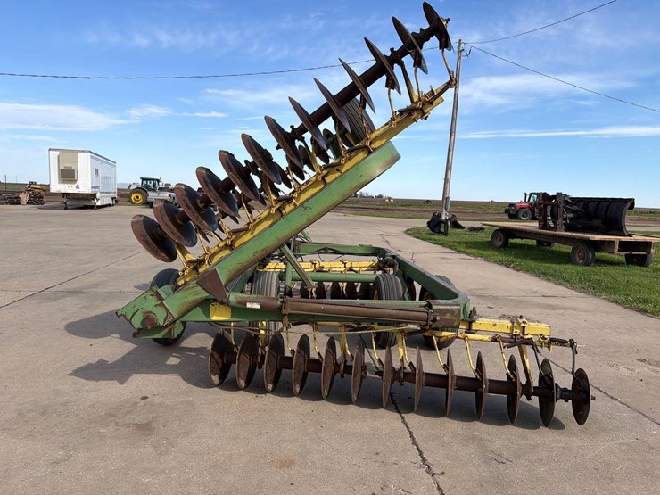 john-deere-220-image-3