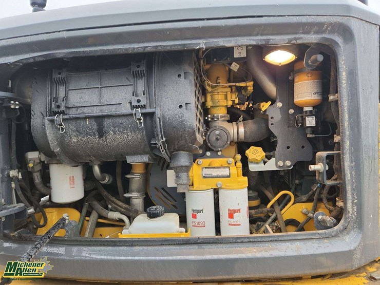 2020-deere-310e-image-29