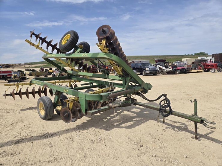 john-deere-220-image-3