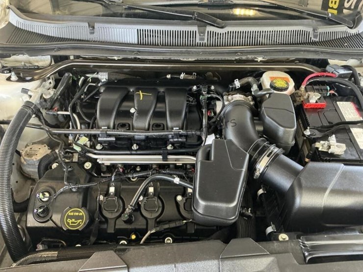 2017-ford-taurus-se-sdn-image-10