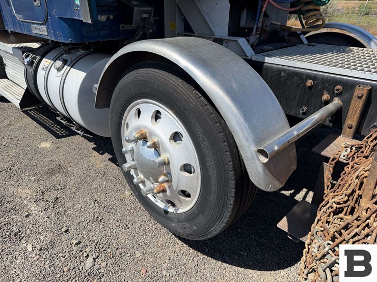 2015-kenworth-t800-image-21