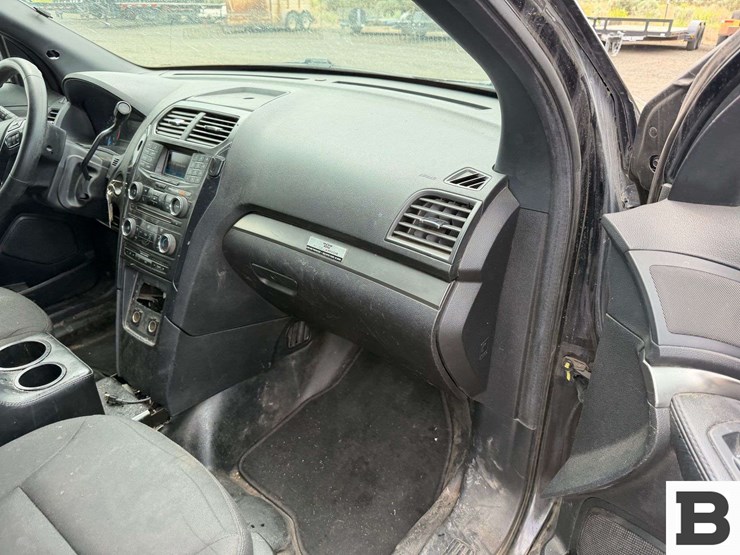 2017-ford-explorer-image-21