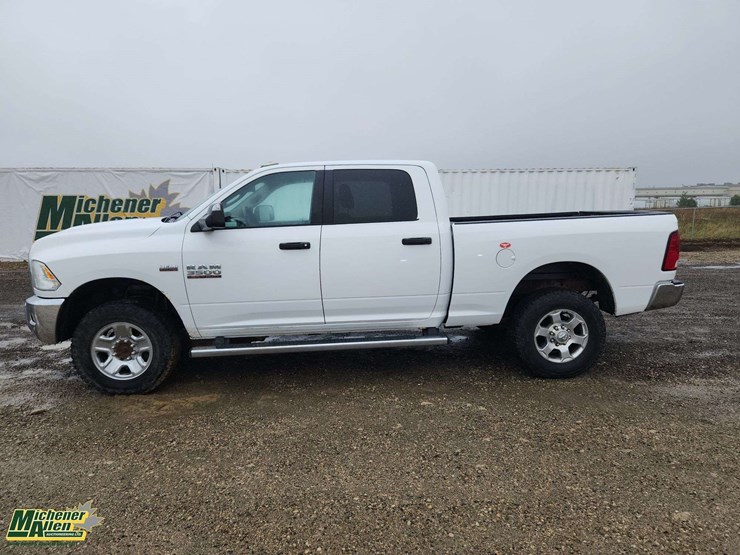 2017-dodge-3500-image-24
