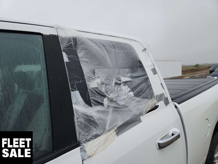 2015-dodge-1500-image-25